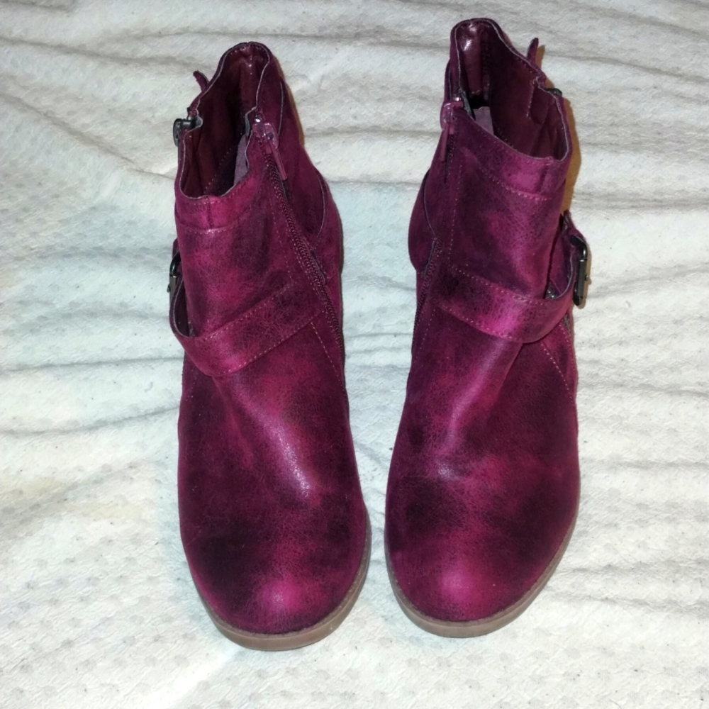 Shoe Dazzle wine booties